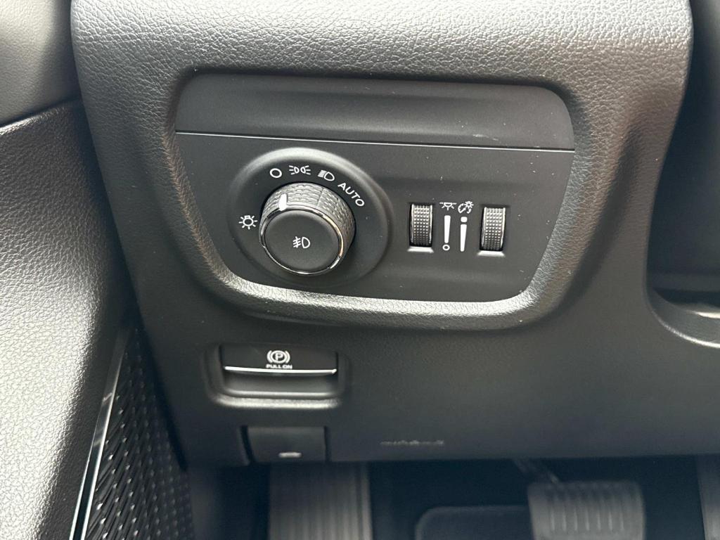 new 2025 Jeep Grand Cherokee car, priced at $54,972