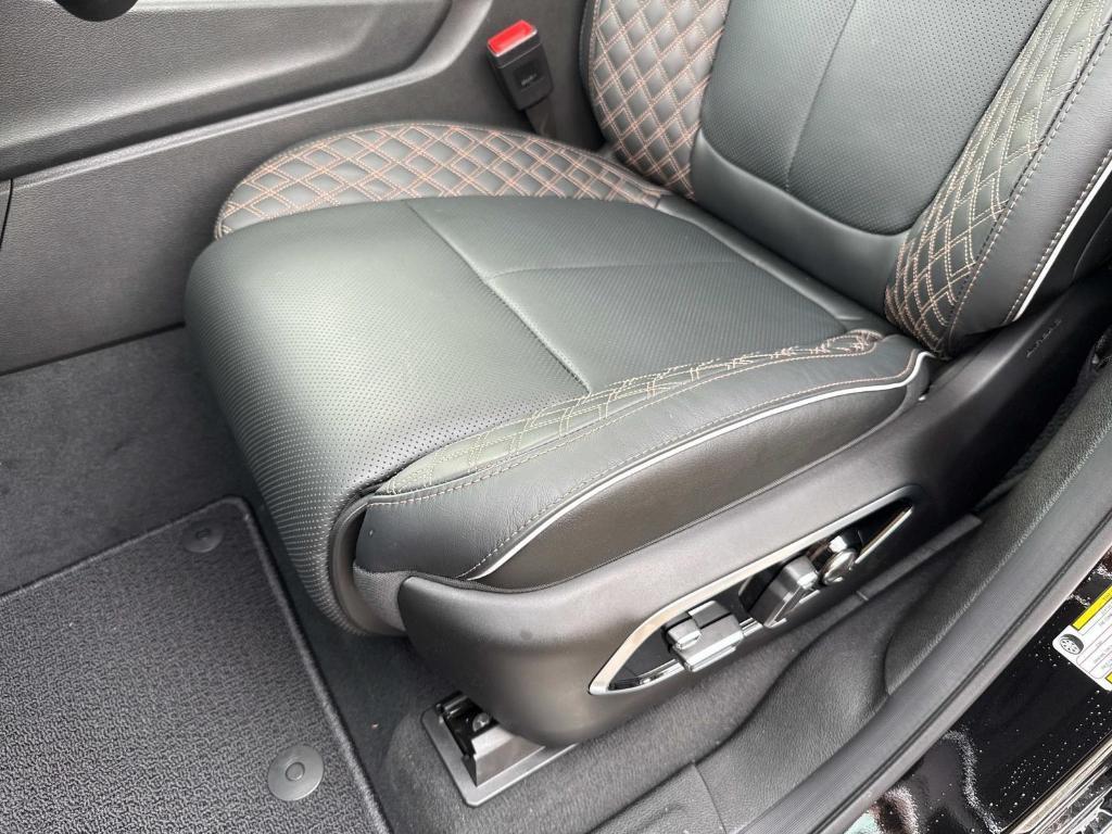 new 2025 Jeep Grand Cherokee car, priced at $56,972