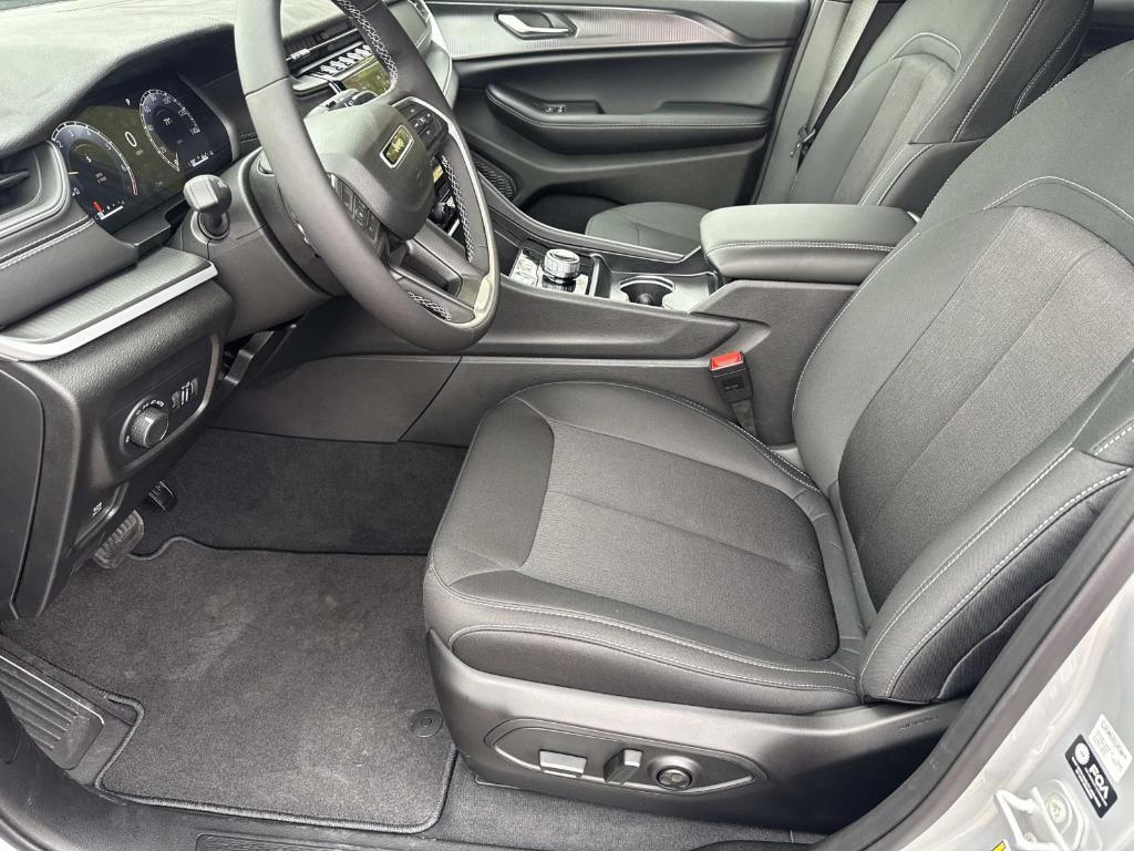 new 2025 Jeep Grand Cherokee car