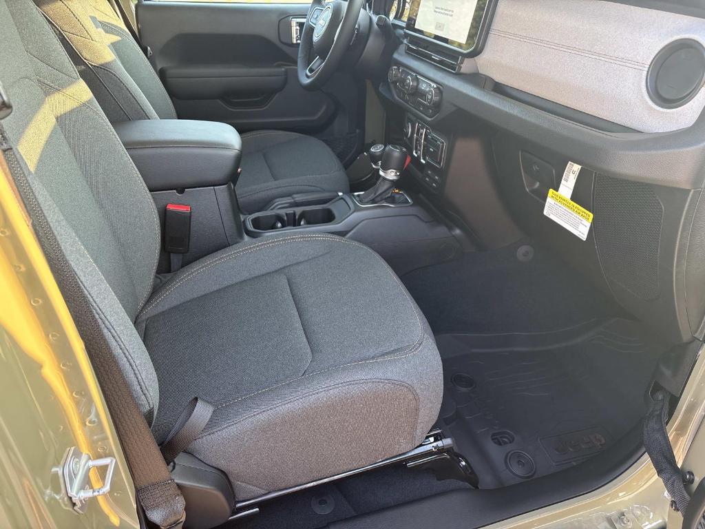 new 2025 Jeep Gladiator car, priced at $43,396