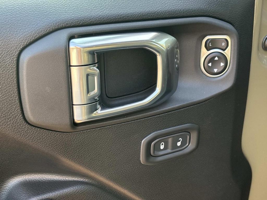 new 2025 Jeep Gladiator car, priced at $43,396