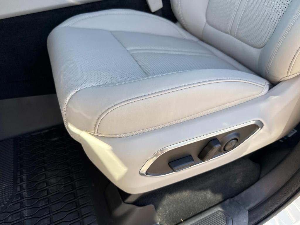 new 2025 Jeep Wagoneer L car, priced at $81,401
