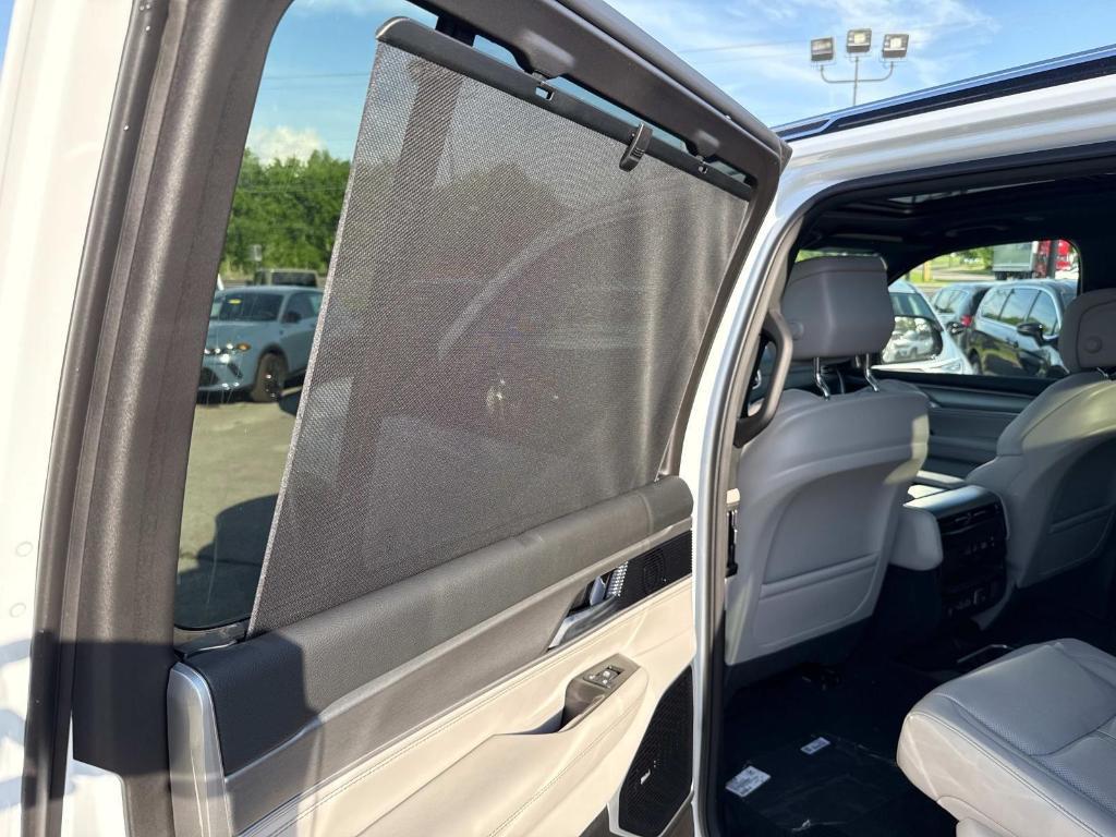 new 2025 Jeep Wagoneer L car, priced at $81,401