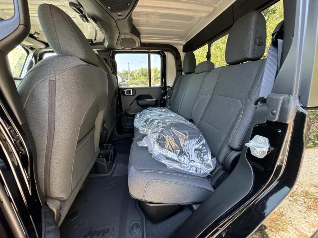 new 2025 Jeep Gladiator car, priced at $45,368