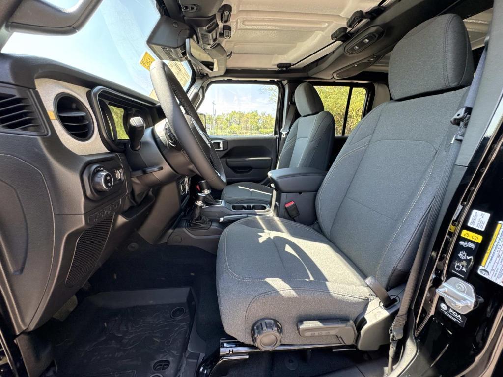 new 2025 Jeep Gladiator car, priced at $45,368
