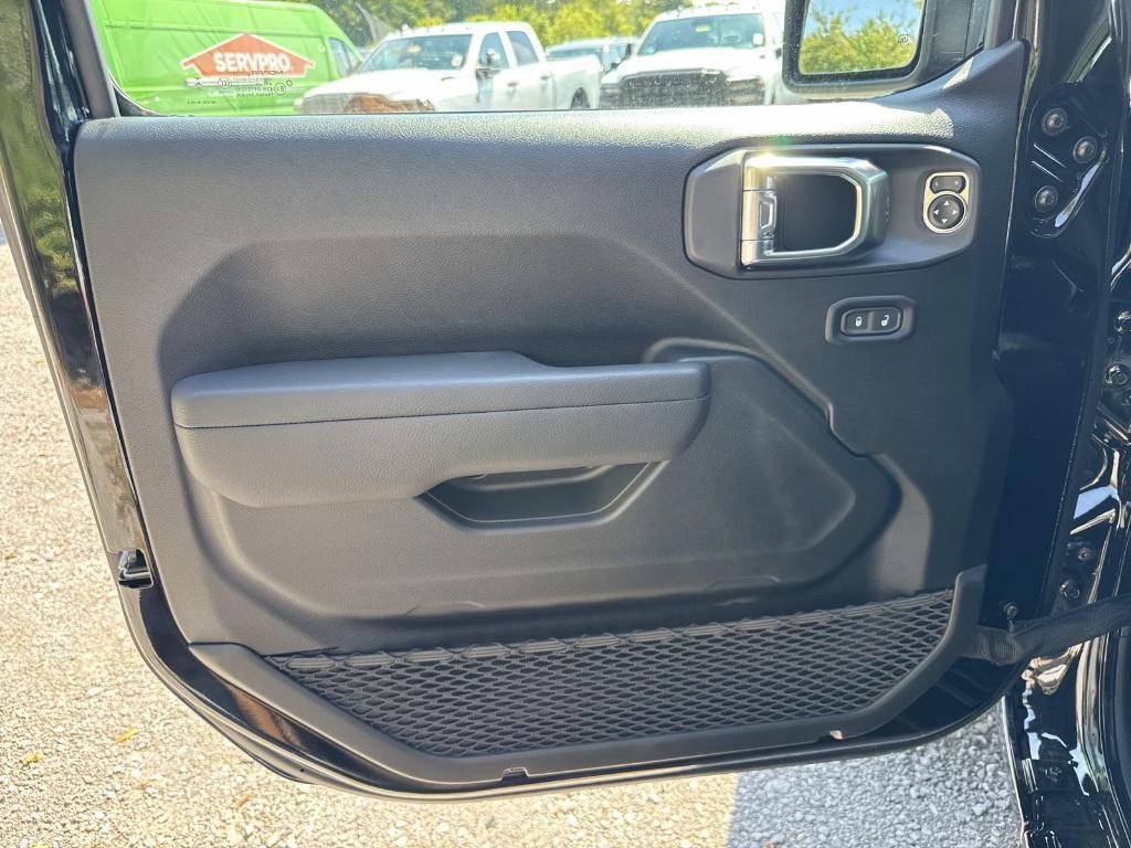 new 2025 Jeep Gladiator car, priced at $45,368