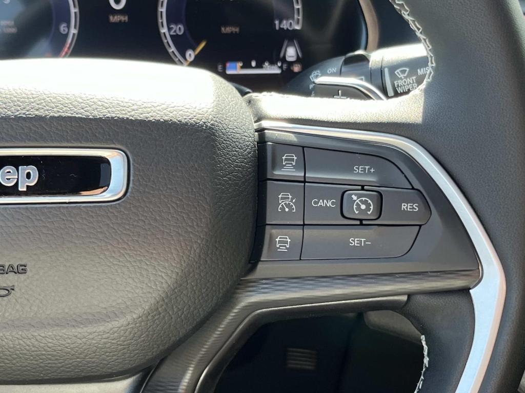 new 2025 Jeep Grand Cherokee car, priced at $39,828