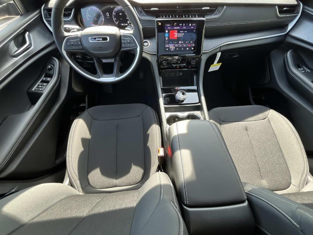 new 2025 Jeep Grand Cherokee car, priced at $39,828