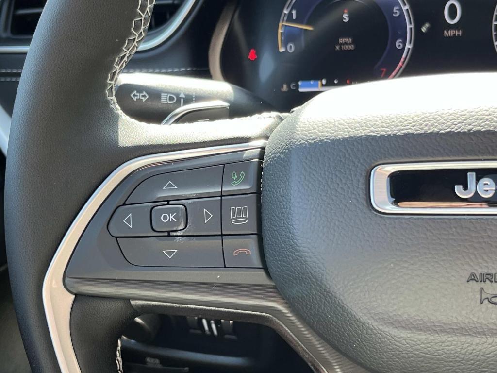 new 2025 Jeep Grand Cherokee car, priced at $39,828