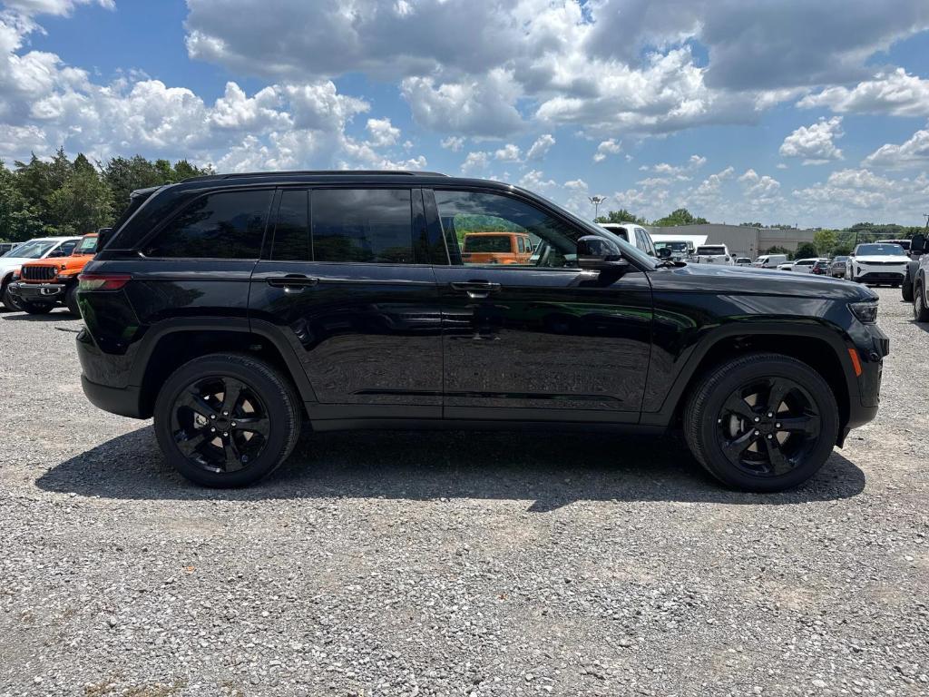 new 2025 Jeep Grand Cherokee car, priced at $40,505