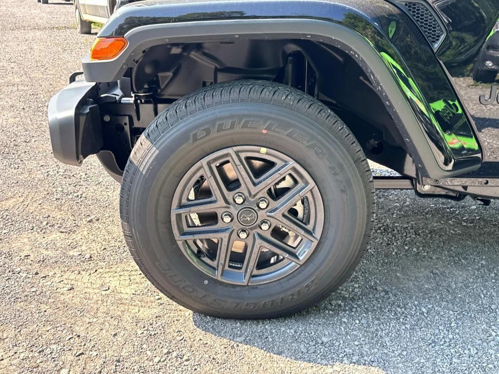 new 2025 Jeep Gladiator car, priced at $46,089
