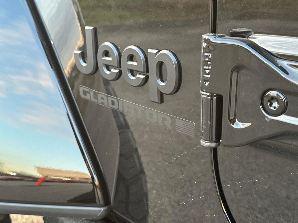 new 2025 Jeep Gladiator car, priced at $43,385