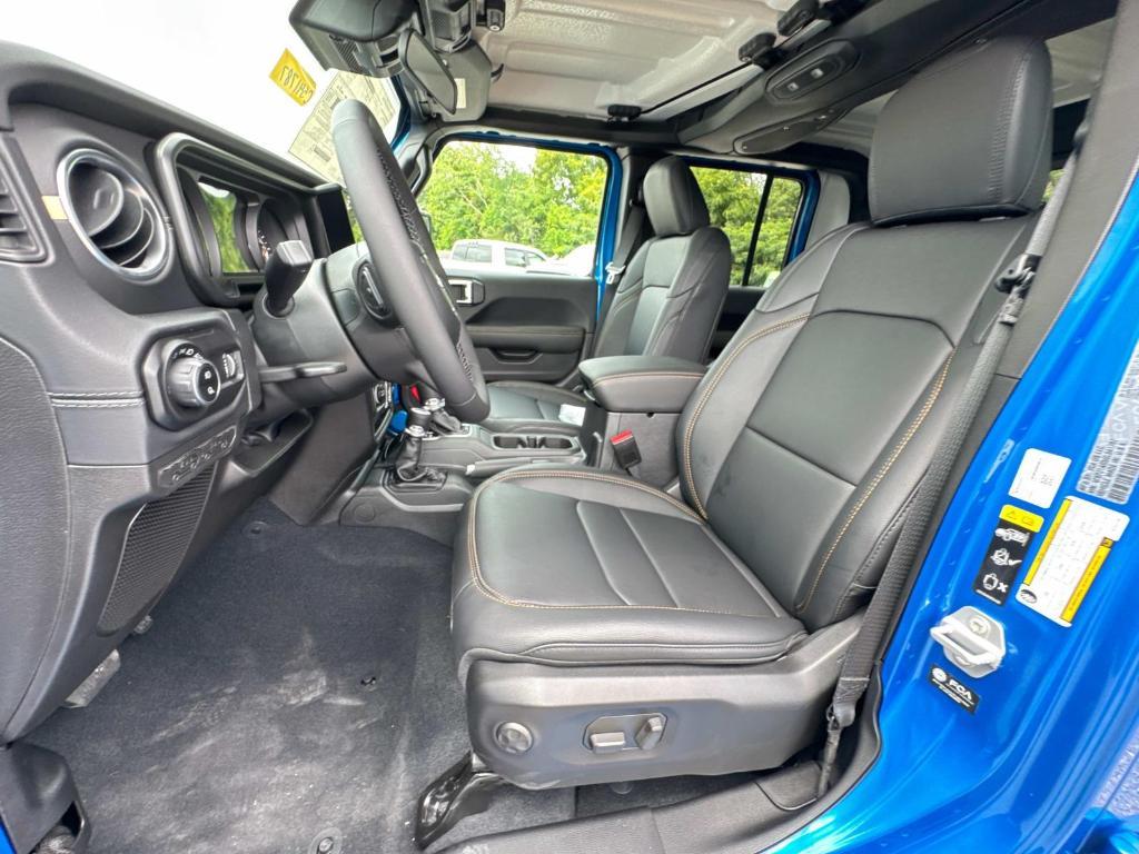 new 2025 Jeep Gladiator car, priced at $44,125