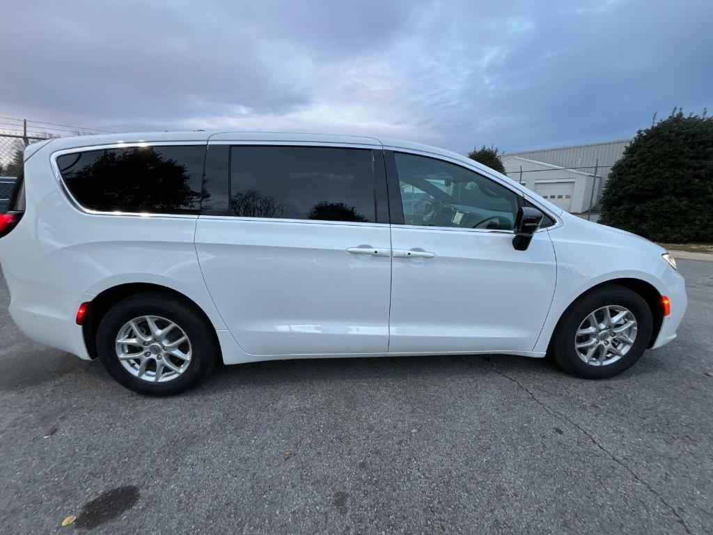 new 2025 Chrysler Pacifica car, priced at $38,760