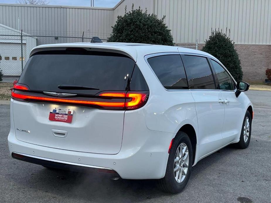 new 2025 Chrysler Pacifica car, priced at $38,760