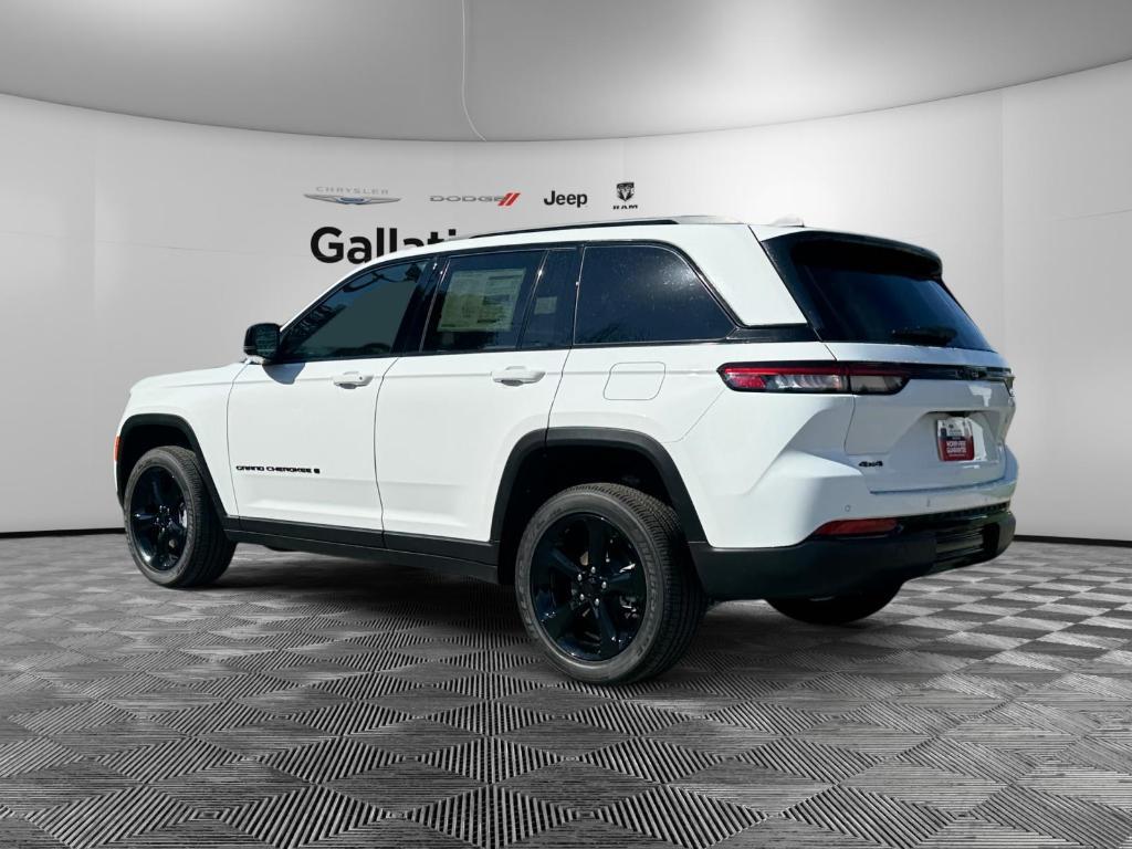 new 2024 Jeep Grand Cherokee car, priced at $42,500