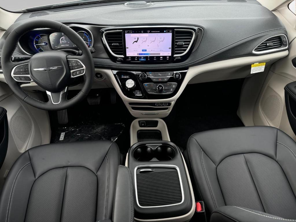 new 2024 Chrysler Pacifica Hybrid car, priced at $47,441