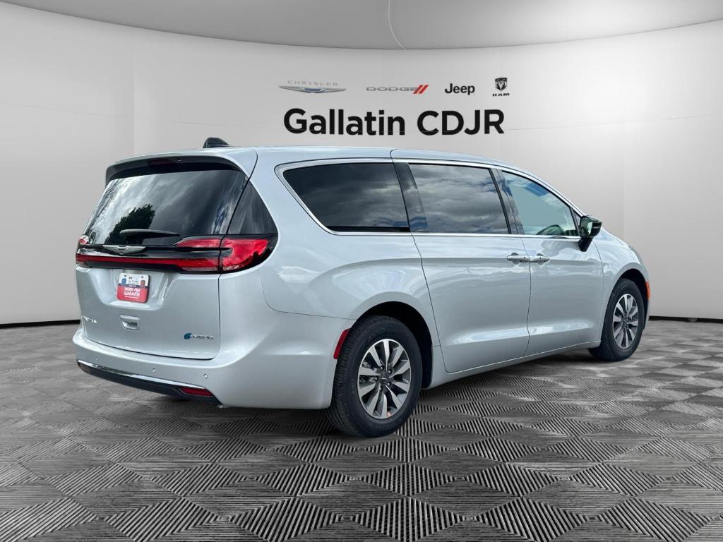 new 2024 Chrysler Pacifica Hybrid car, priced at $47,441