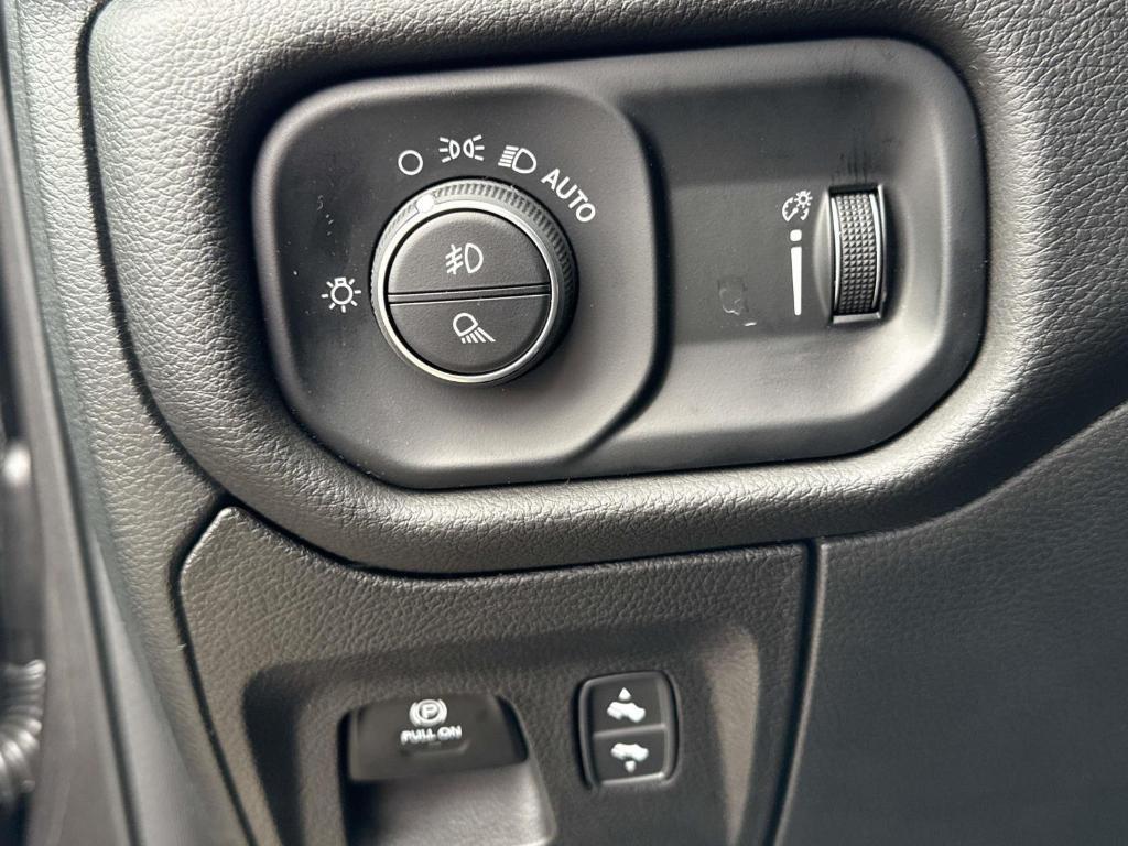 new 2025 Ram 1500 car, priced at $45,572