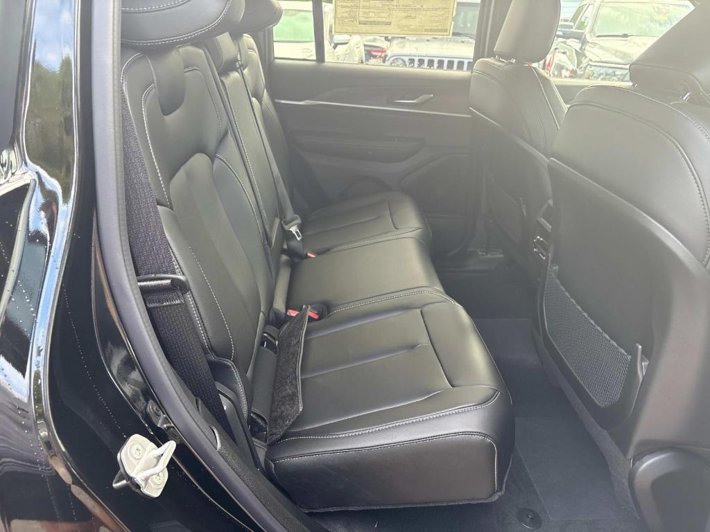 new 2025 Jeep Grand Cherokee car, priced at $45,702