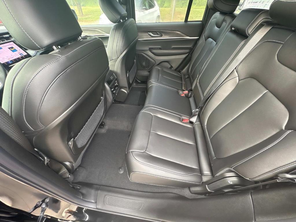 new 2025 Jeep Grand Cherokee car, priced at $45,702