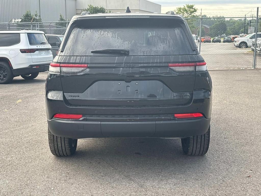 new 2025 Jeep Grand Cherokee car, priced at $45,702