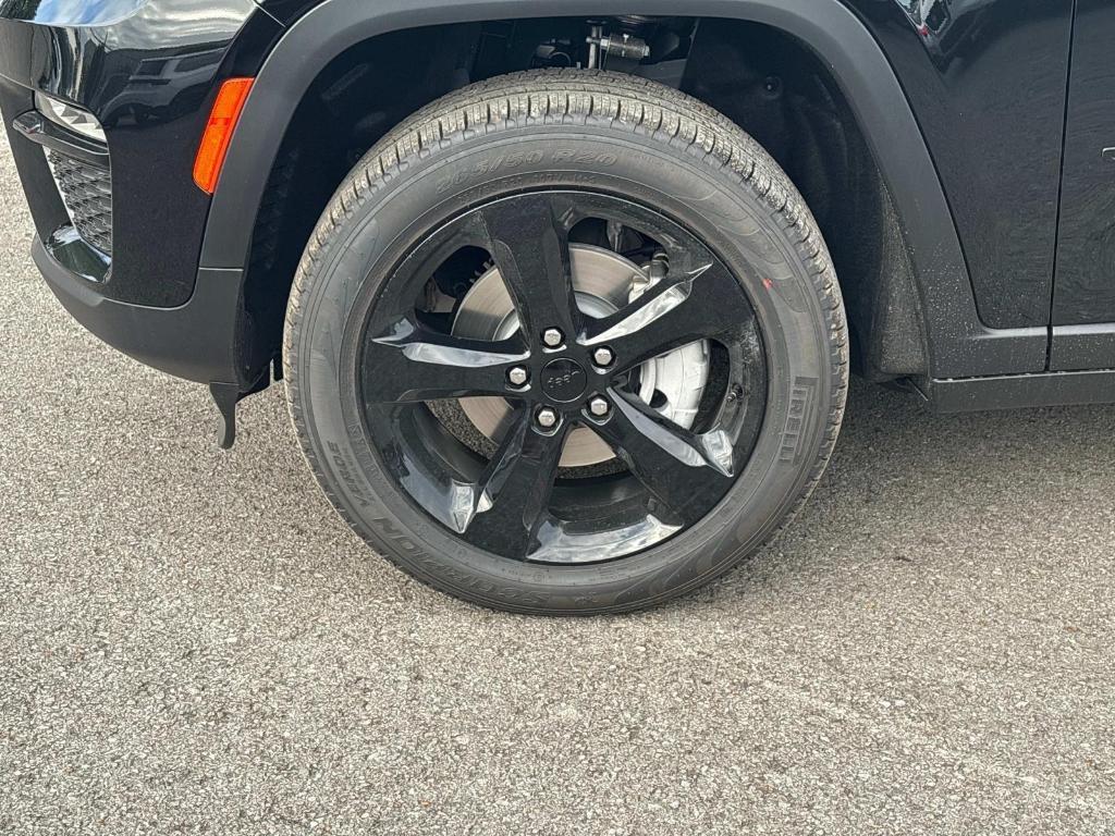 new 2025 Jeep Grand Cherokee car, priced at $45,702