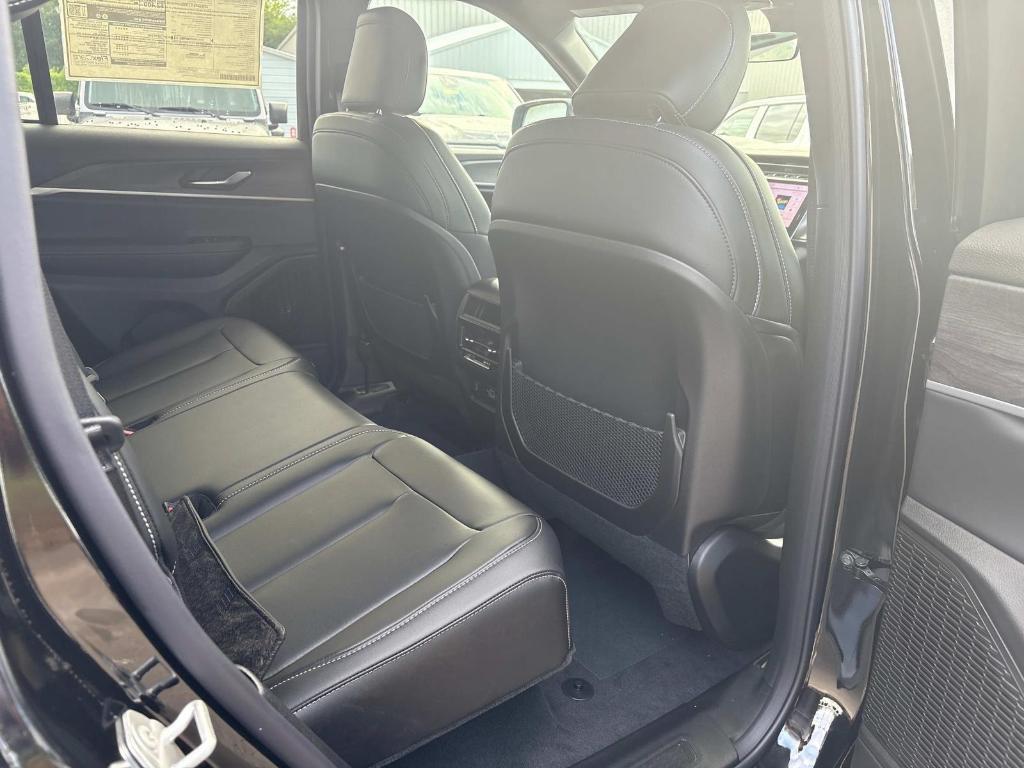 new 2025 Jeep Grand Cherokee car, priced at $45,702