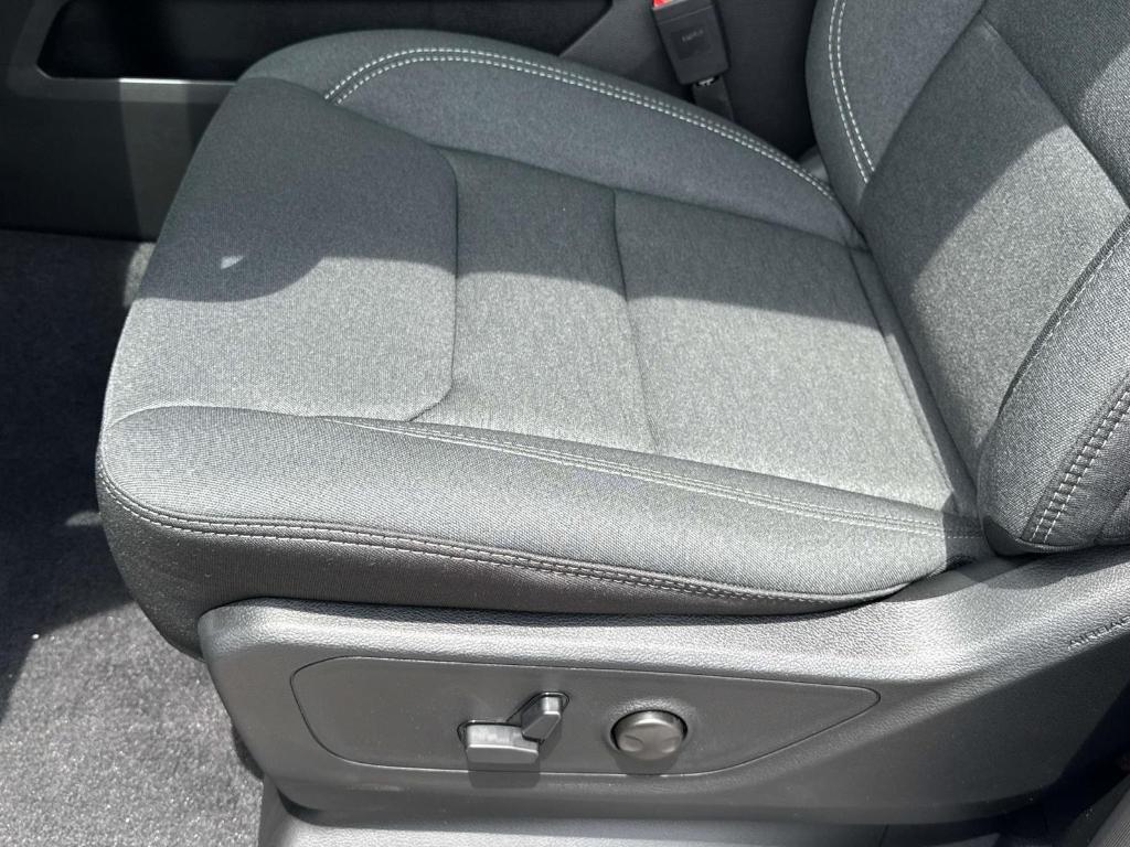 new 2025 Ram 1500 car, priced at $45,572
