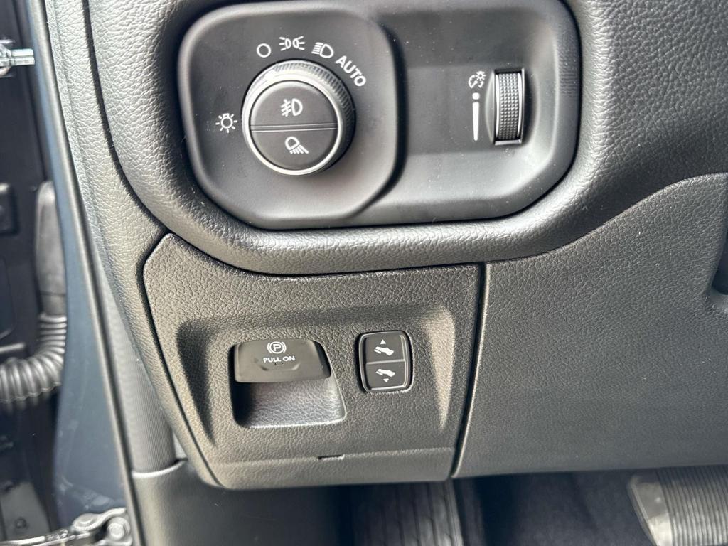 new 2025 Ram 1500 car, priced at $45,572