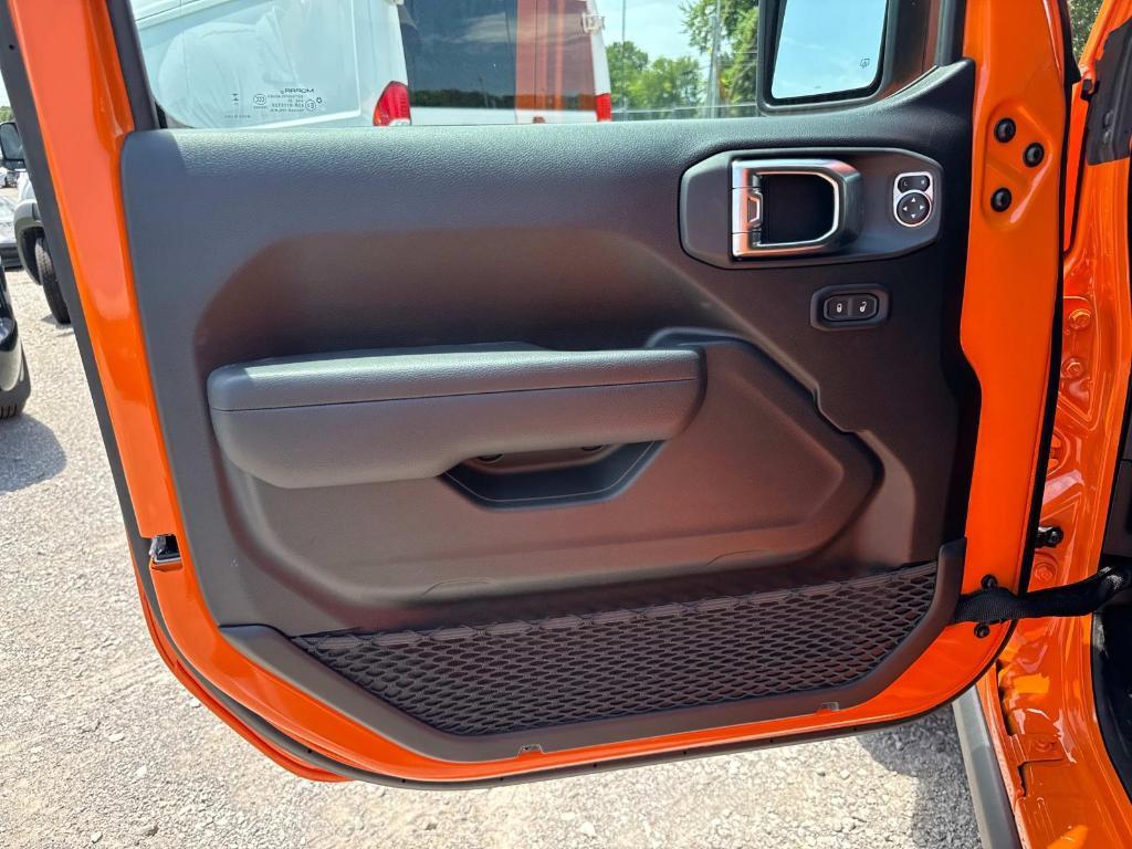 new 2025 Jeep Gladiator car, priced at $47,328