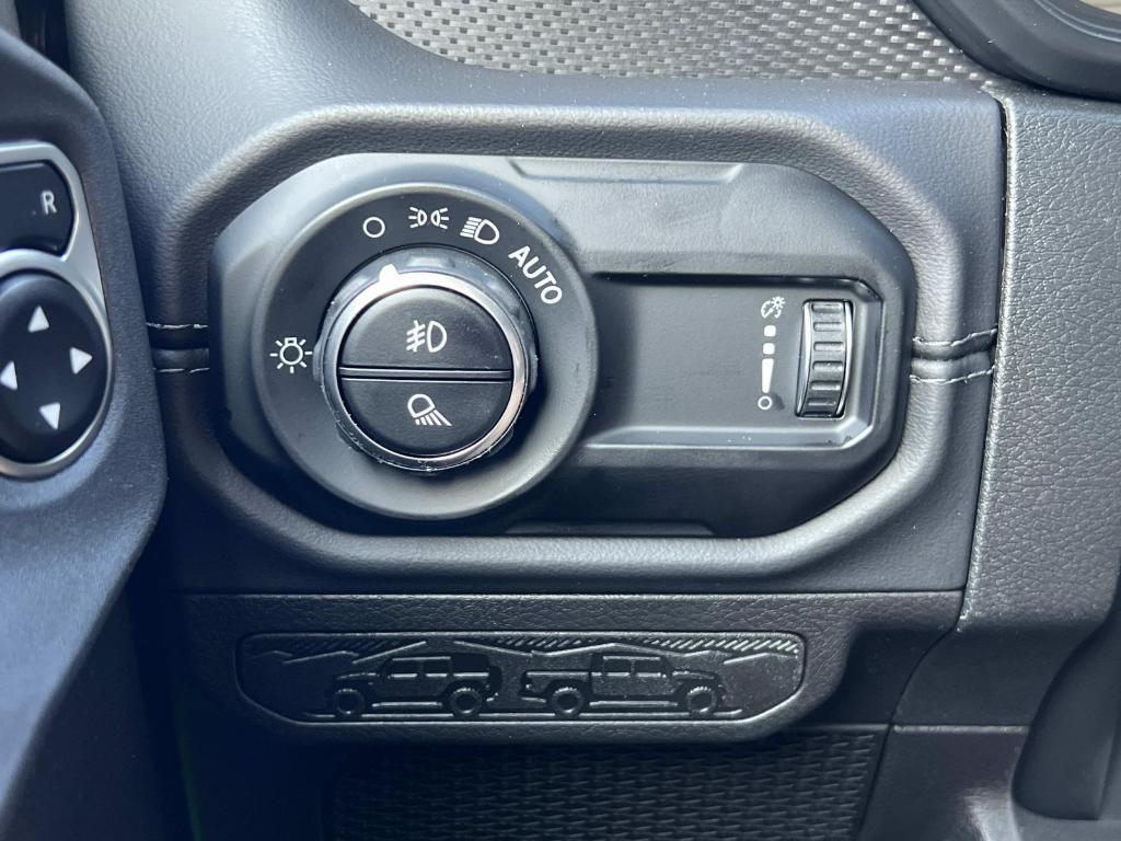 new 2025 Jeep Gladiator car, priced at $49,997