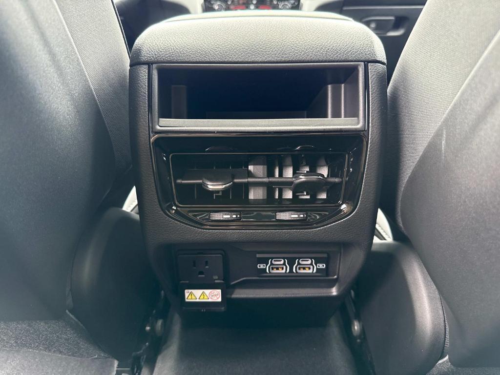 new 2025 Jeep Grand Cherokee car, priced at $40,005