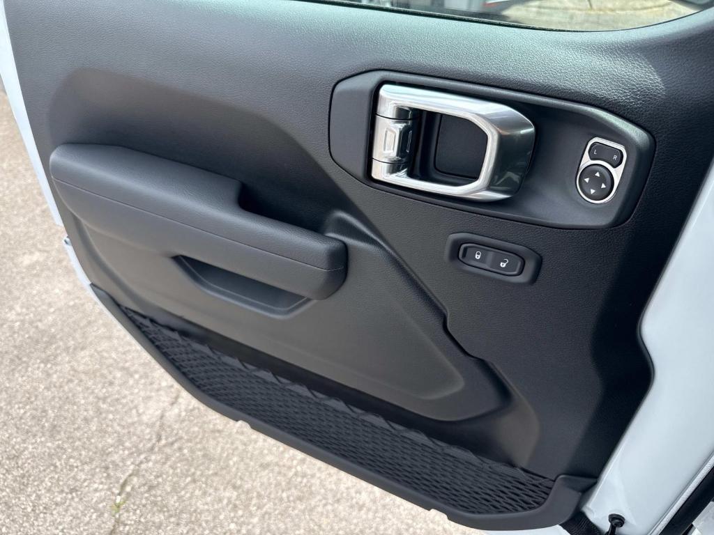 new 2025 Jeep Gladiator car, priced at $46,383