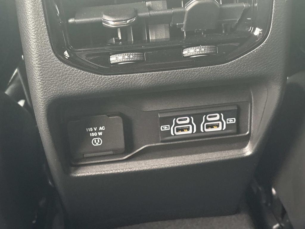 new 2025 Jeep Grand Cherokee car, priced at $40,150