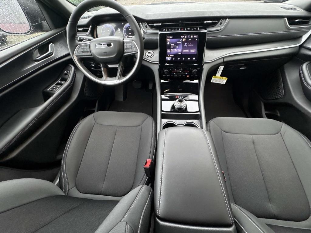 new 2025 Jeep Grand Cherokee car, priced at $40,150
