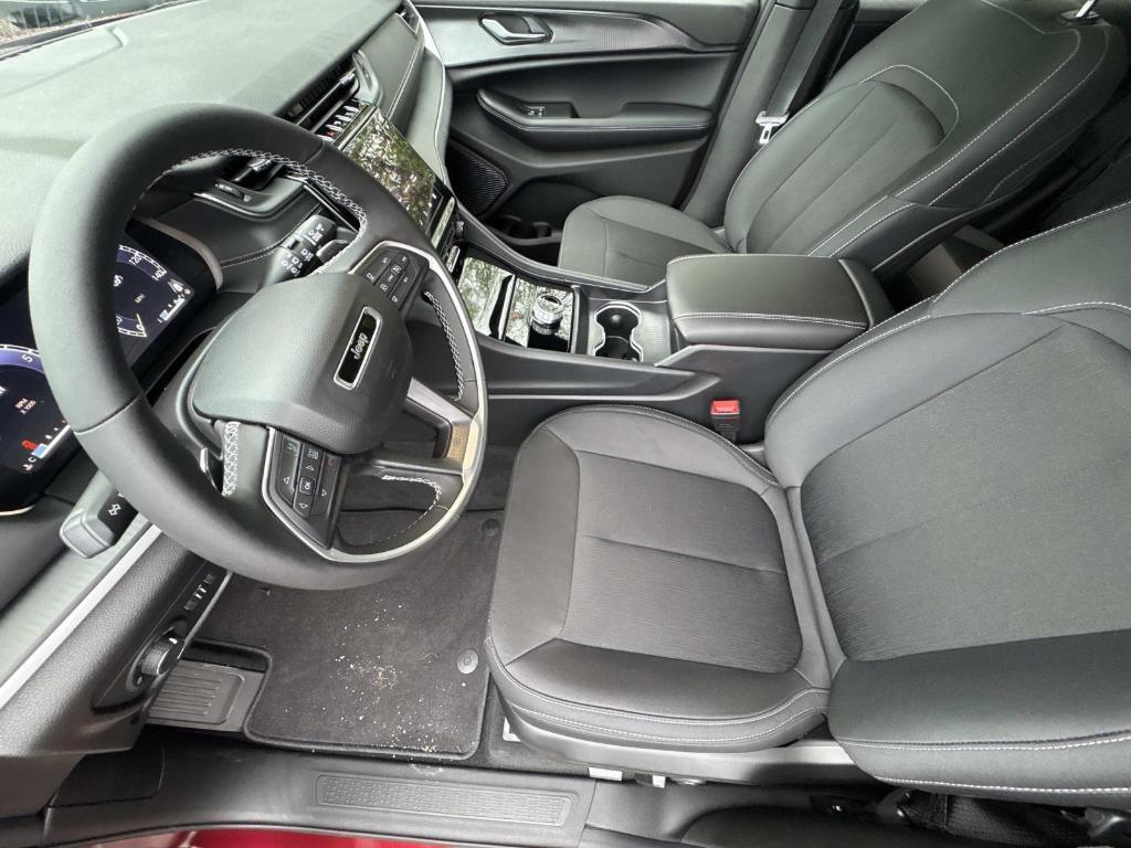 new 2025 Jeep Grand Cherokee car, priced at $40,150