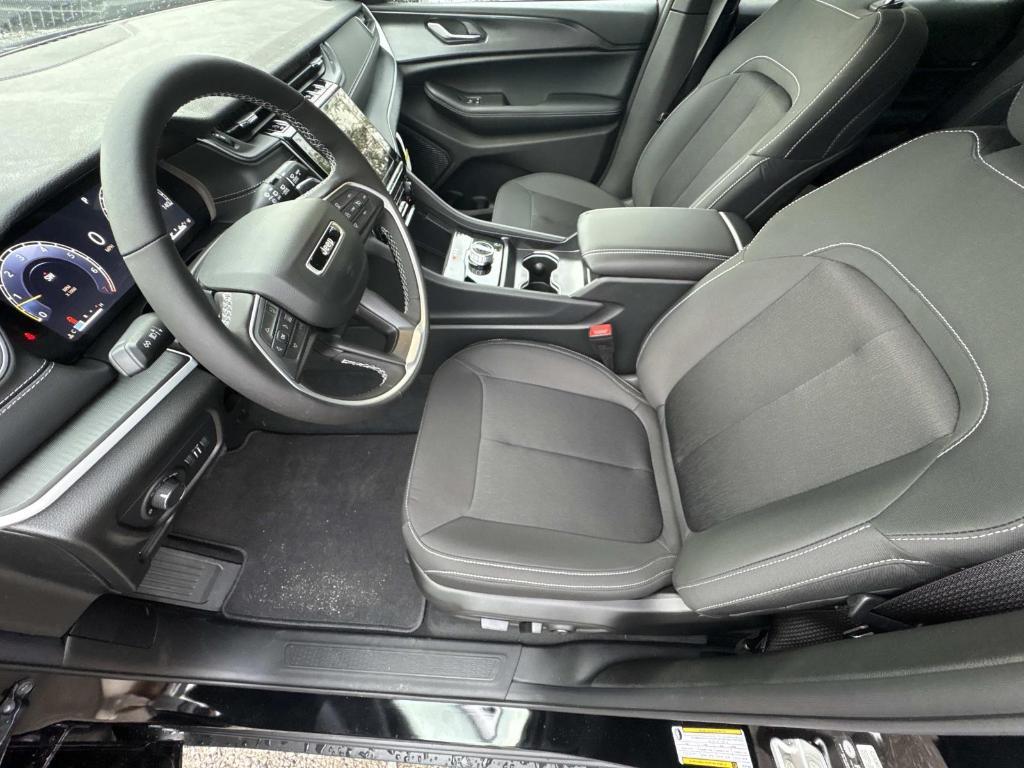 new 2025 Jeep Grand Cherokee car, priced at $40,150