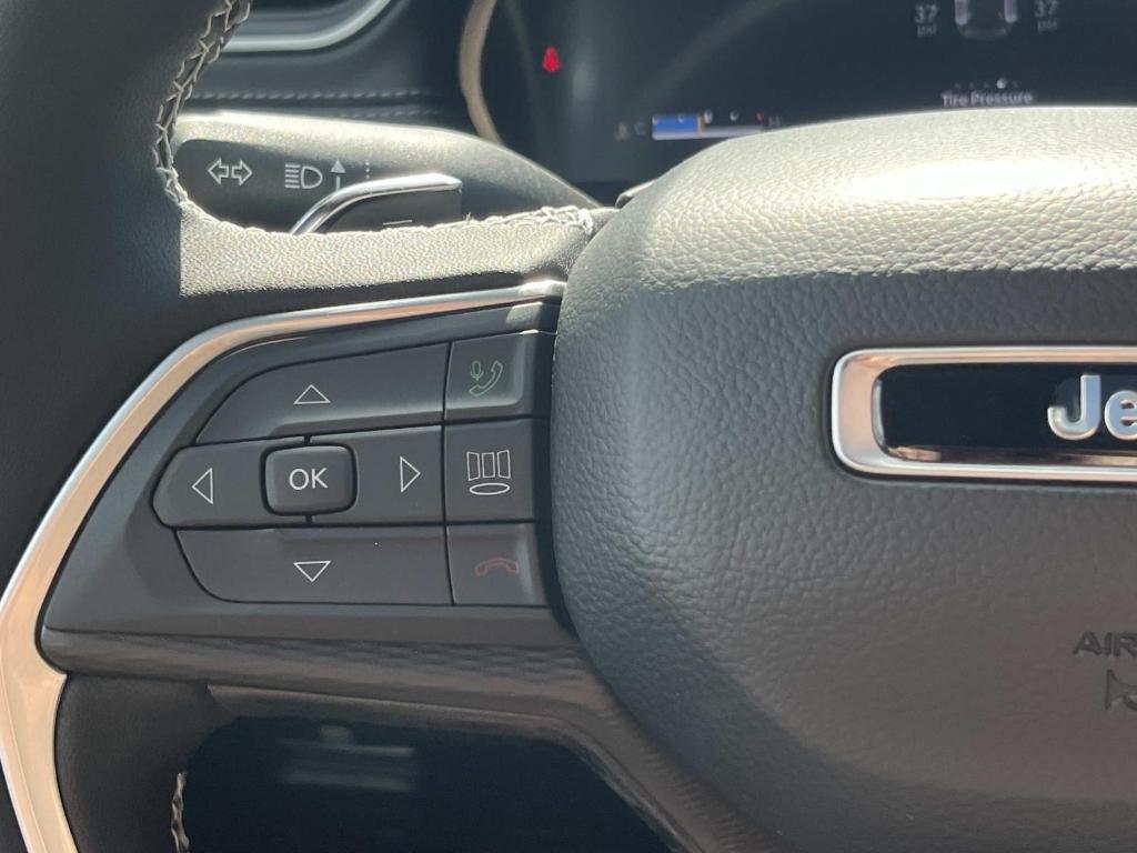 new 2025 Jeep Grand Cherokee car, priced at $40,435