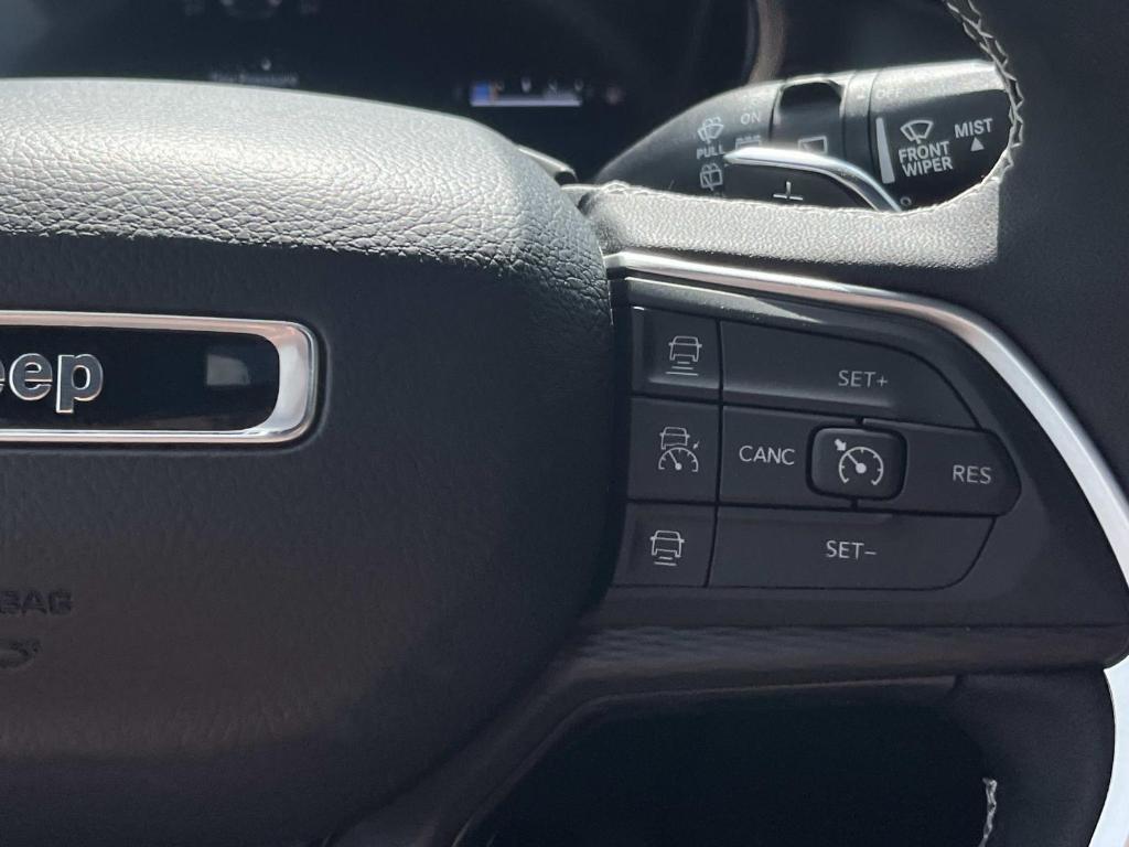 new 2025 Jeep Grand Cherokee car, priced at $40,435