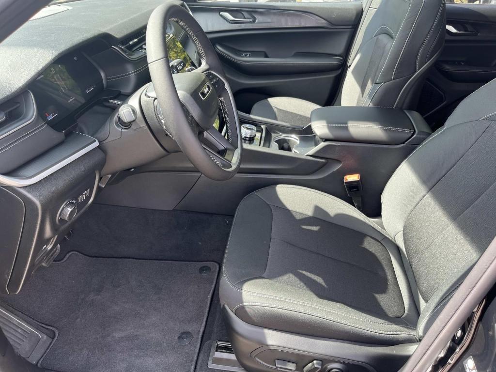 new 2025 Jeep Grand Cherokee car, priced at $40,435