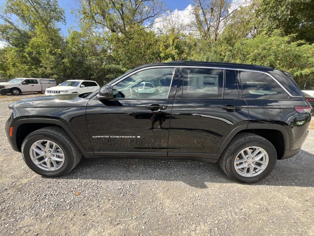 new 2025 Jeep Grand Cherokee car, priced at $40,435
