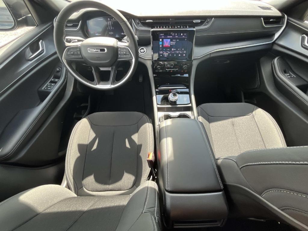 new 2025 Jeep Grand Cherokee car, priced at $40,435