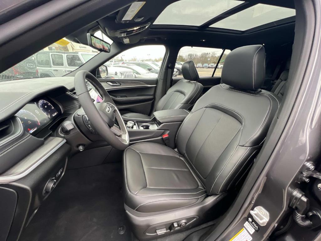 new 2025 Jeep Grand Cherokee L car, priced at $39,645