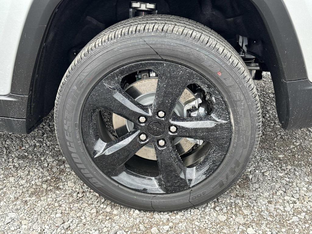 new 2025 Jeep Grand Cherokee L car, priced at $45,642