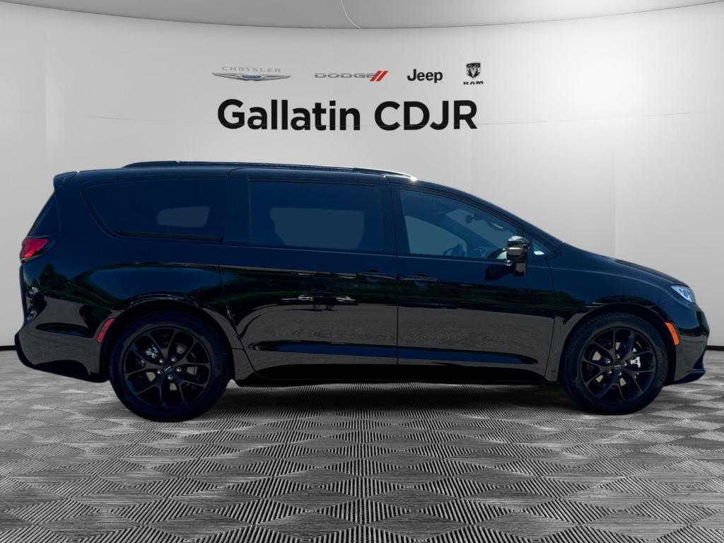 new 2024 Chrysler Pacifica car, priced at $46,000