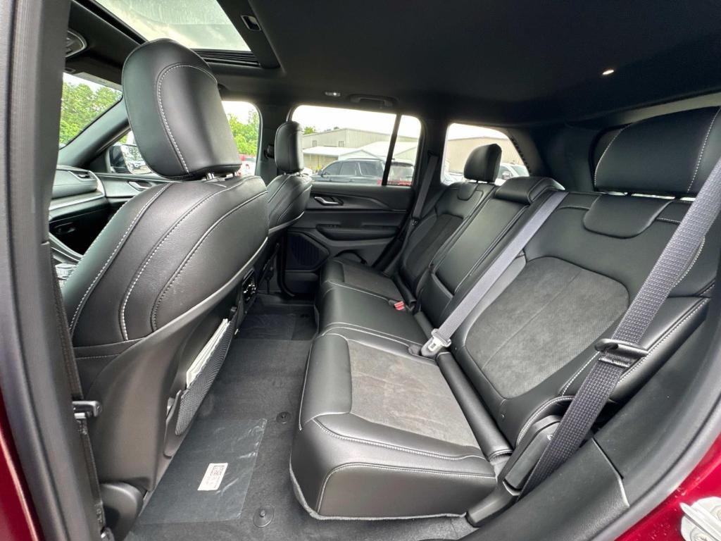 new 2025 Jeep Grand Cherokee car, priced at $40,505