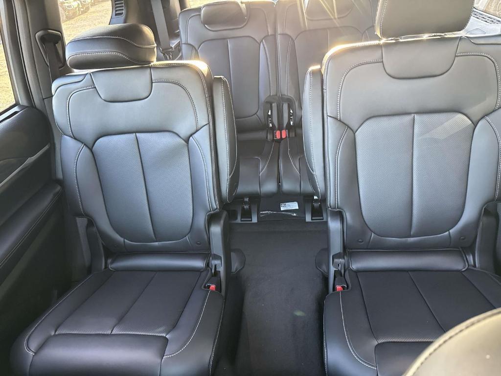 new 2025 Jeep Grand Cherokee L car, priced at $55,422