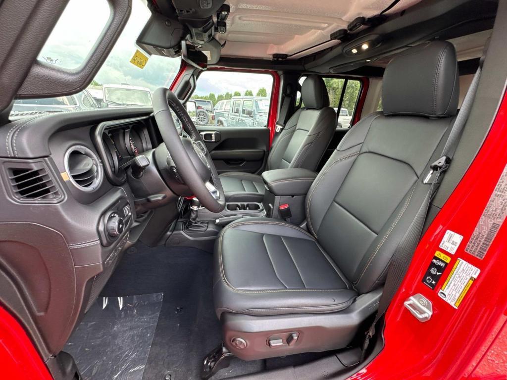 new 2025 Jeep Wrangler car, priced at $51,572