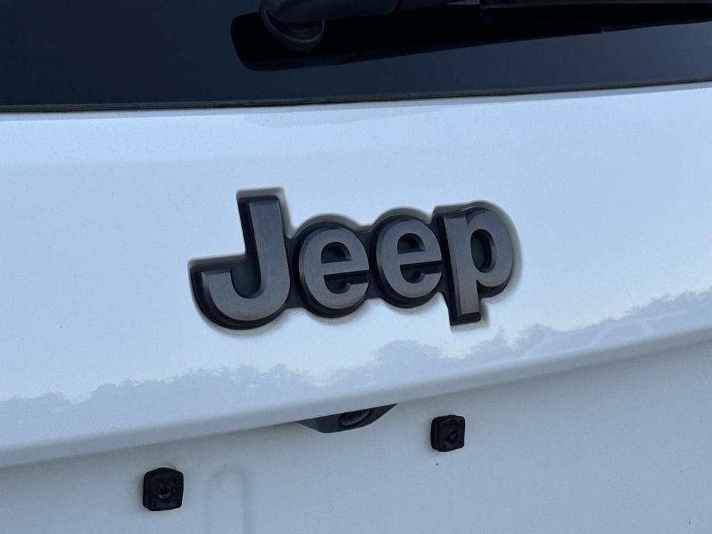 used 2021 Jeep Grand Cherokee car, priced at $25,197